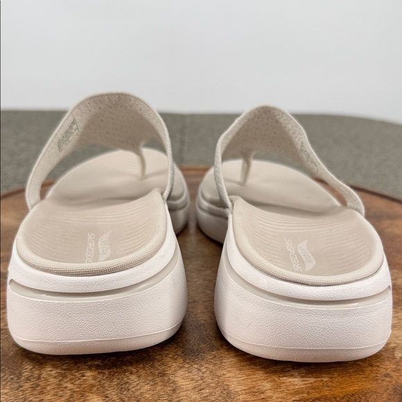 Skechers Sandals Wm 8 Thong Flip Flop Comfort Arch Fit Neutral Tan Beige - Picture 4 of 10